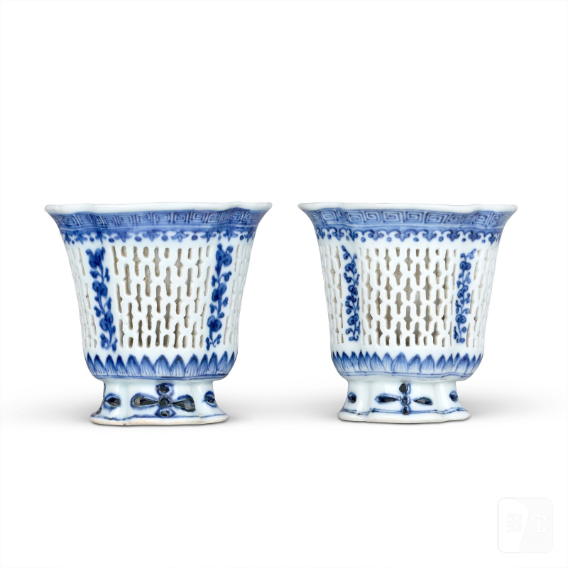 清康熙 青花鏤空花卉紋杯 一對  CHINA, QING DYNASTY, KANGXI PERIOD (1662-1722) - 图3